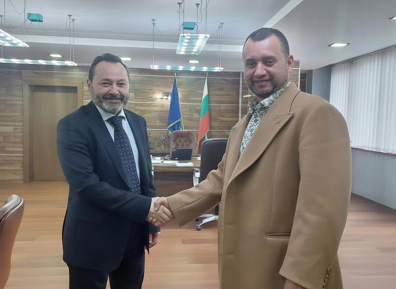 Министър Найденов проведе среща с представител на бранша „пътна помощ“