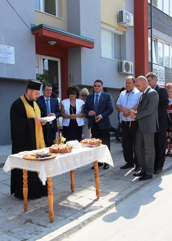 Зам.-министър Николай Нанков присъства на въвеждането в експлоатация на реновирани жилищни сгради в Брацигово - 2