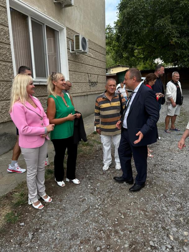 Minister Ivanov and Deputy Prime Minister Zafirov launched the renovation of buildings in Shumen - 2