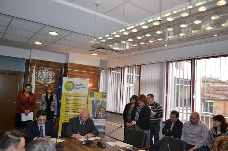 Първото споразумение по проект „Енергийно обновяване на българските домове“ е подписано в МРРБ - 2