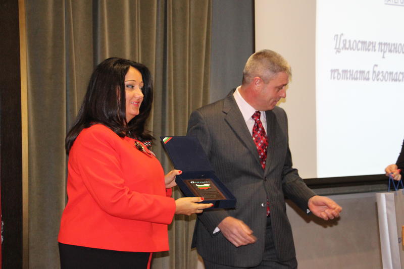 Министър Лиляна Павлова получи награда за цялостен принос в областта на пътната безопасност - 2