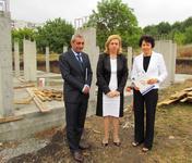 Министър Терзиева инспектира проект за изграждане на центрове за настаняване от семеен тип в Добрич