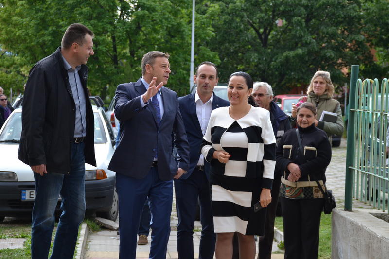Министър Павлова: До края на годината 90% от одобрените за саниране сгради в Благоевград ще бъдат готови - 9