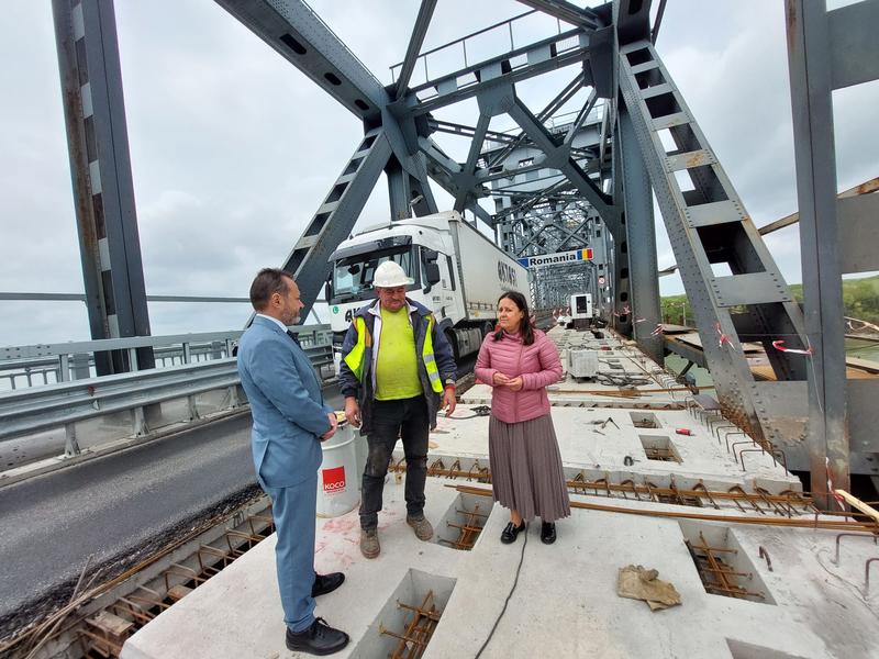 Министър Найденов провери напредъка в основния ремонт на Дунав мост при Русе - 3