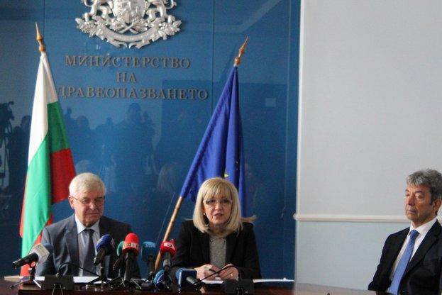 Министър Петя Аврамова присъства на подписването на договорите за доставка на 280 нови линейки със средства от ОПРР