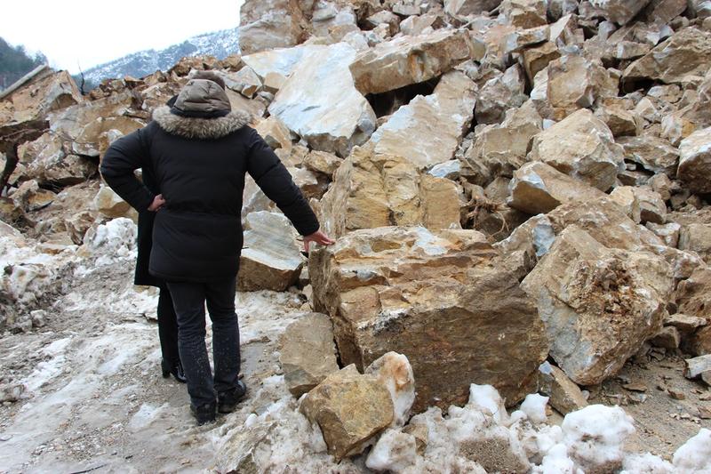  Министър Лиляна Павлова  пое лично координацията по разчистване на огромното свлачище, блокирало пътя Смолян- Асеновград - 3