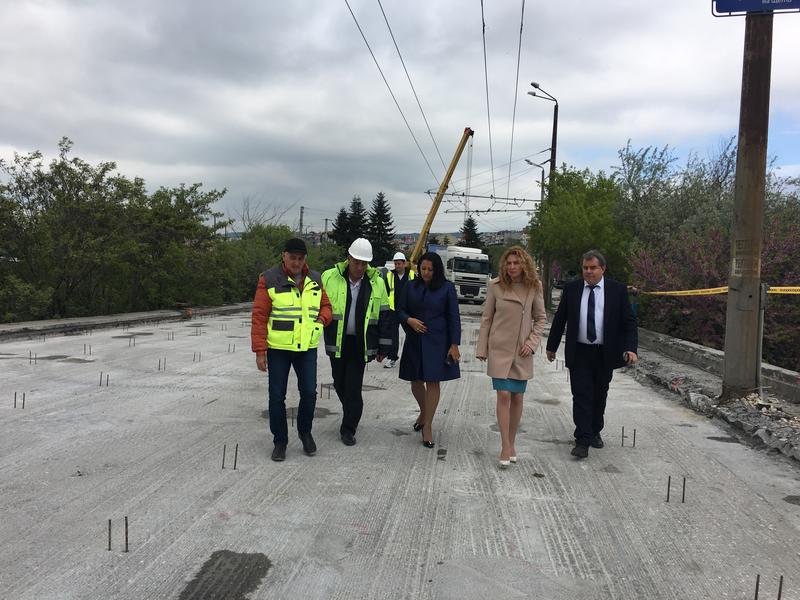 Министър Лиляна Павлова: Изпълнителят на ремонта на Аспарухов мост потвърди готовността за работа на трисменен режим