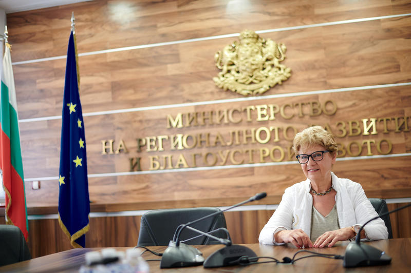 Министър Виолета Комитова в интервю за сп. „Мениджър“:  Боря се да бъде по правилата