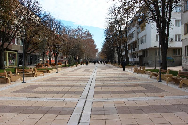 Министър Аврамова откри обновени със средства от ОПРР 2014-2020 градски пространства в Ямбол - 2