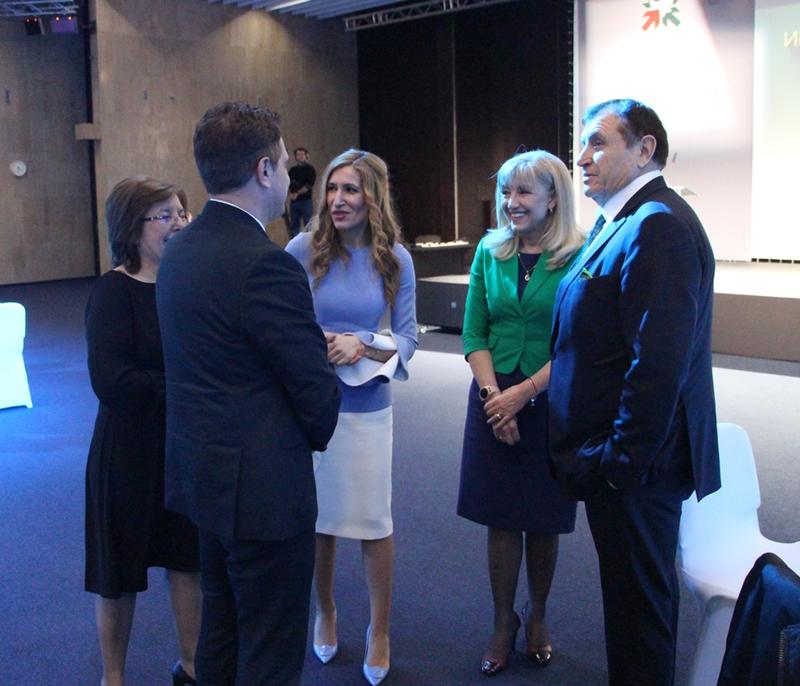 Министър Аврамова награди Кока-Кола за разширяване на бизнеса им в България  в рамките на конкурса „Инвеститор на годината“ 2019 - 7