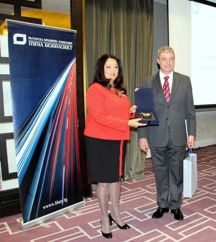 Министър Лиляна Павлова получи награда за цялостен принос в областта на пътната безопасност - 1