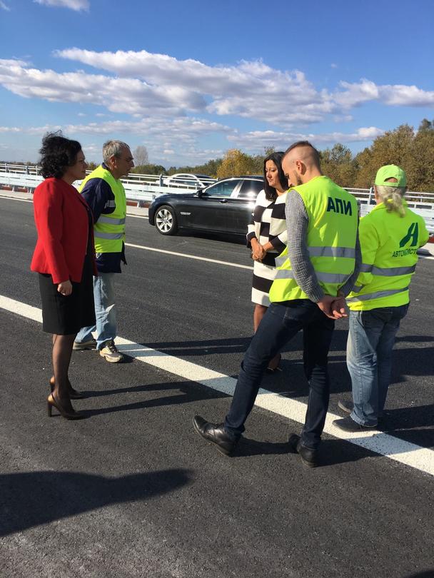 В присъствието на министрите Лиляна Павлова и Ивелина Василева бе пуснат за движение мостът над река Стряма по АМ „Тракия“ - 1