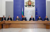 Екипи на АПИ, ИА „Автомобилна администрация“ и пътноподдържащите фирми ще подпомагат органите на МВР в регулиране на трафика през почивните дни по пътищата в страната