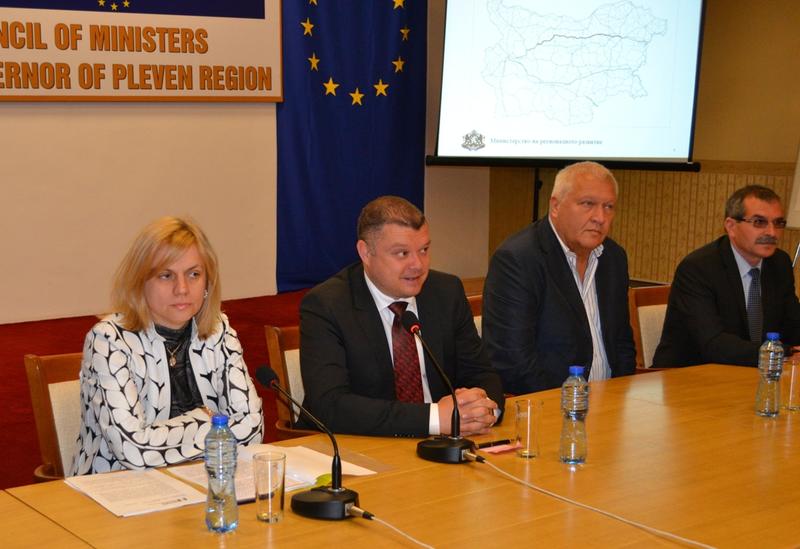 Министър Терзиева: Политиката по изграждането на магистралите върви ръка за ръка с политиката за подобряване на състоянието на малките пътища - 3