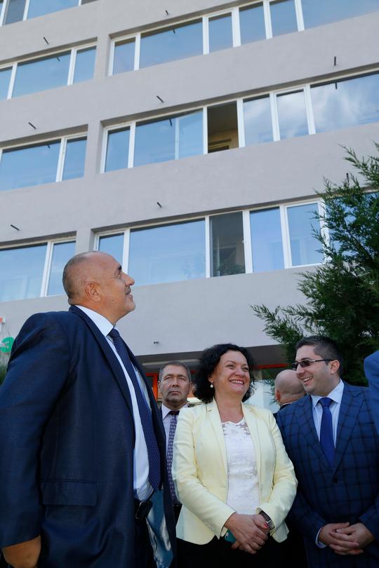 Николай Нанков: Община Луковит е шампион в санирането, за една година ще санира 100% от допустимите по правителствената програма жилищни сгради - 9