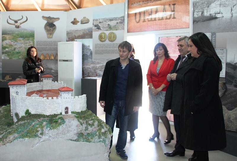  Министър Лиляна Павлова и заместник министър Иван Аспарухов посетиха археологически комплекс „Калето“ край Мездра - 1
