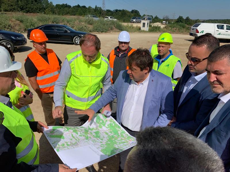 Министър Шишков: Извадихме големите инфраструктурни обекти от икономическата кома