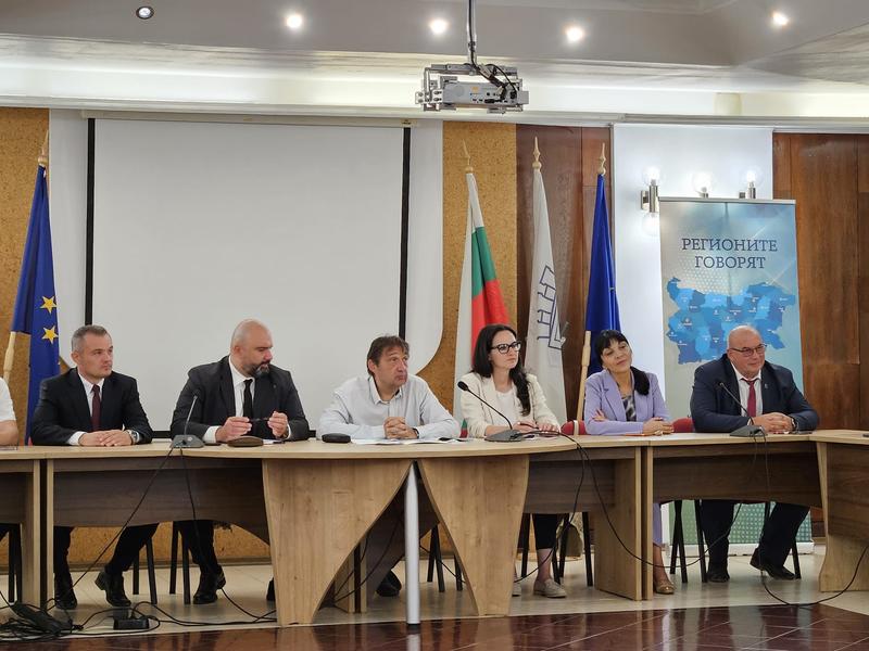 Министър Шишков: От утре започва разплащането по Инвестиционната програма за общински проекти - 4