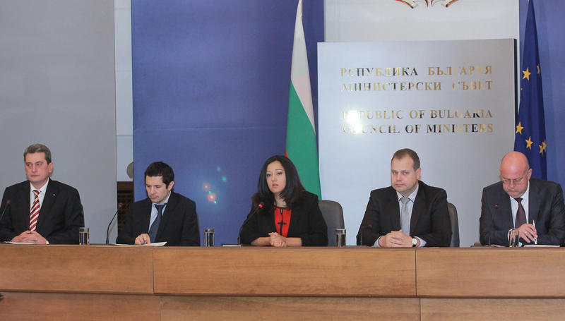 Министър Лиляна Павлова: Предприемаме всички мерки за обезпечаване на зимното поддържане на пътищата