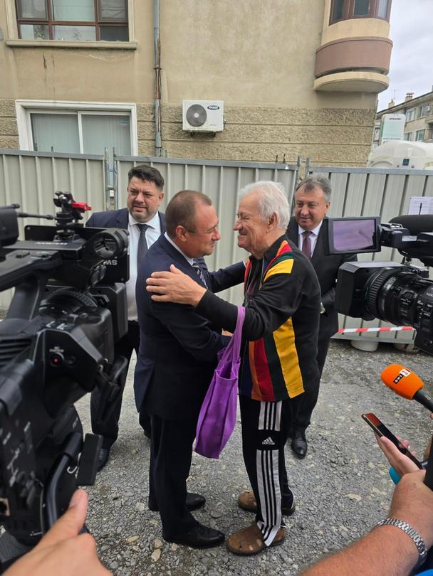 Minister Ivanov and Deputy Prime Minister Zafirov launched the renovation of buildings in Shumen