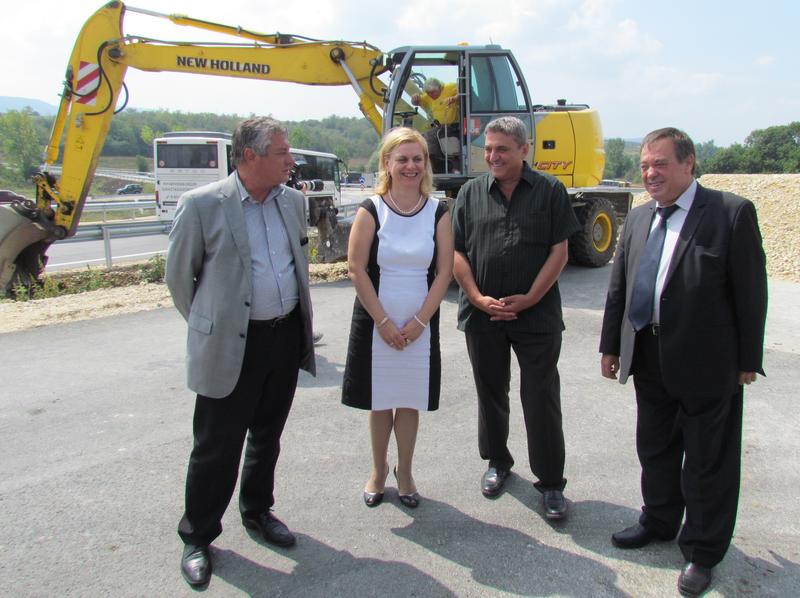 Министър Терзиева даде старт на изграждането на 5-километров участък от АМ „Хемус“ - 2