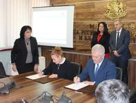  В присъствието на министрите Лиляна Павлова и Петър Москов бяха подписани договори за 12.3 млн. лв. по линия на Фонд „Солидарност“ за възстановяване на щети от бедствия в страната