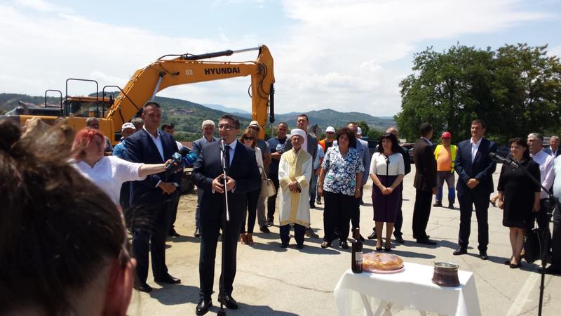 Министър Николай Нанков: За България предстоят добри дни в пътния сектор, до края на годината ще се рехабилитират 1000 км републикански пътища - 2