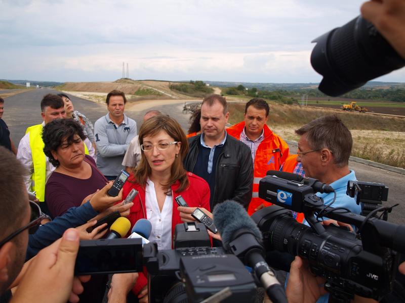 Екатерина Захариева: Няма да правим компромис с качеството на строителство на магистралите - 2