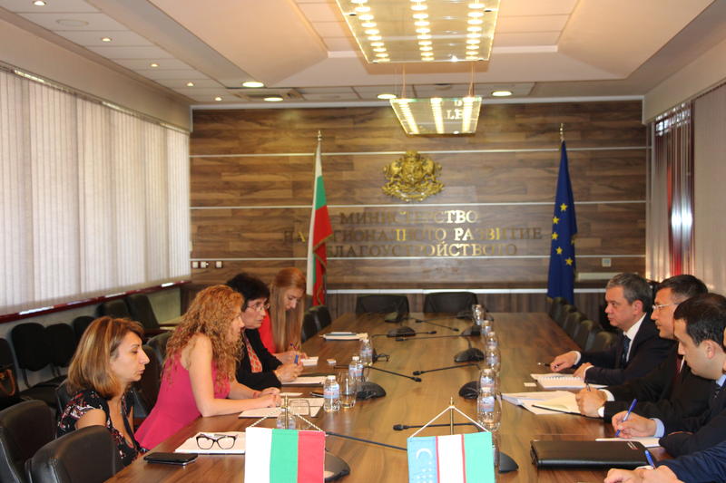 Заместник-министър Деница Николова разговаря с вицепремиера на Република Узбекистан Нодир Отажонов - 3