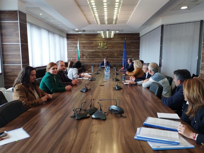 Министър Цеков към кметове: Тази седмица подписахме най-много споразумения за общински проекти, наслука да ви е работата - 7