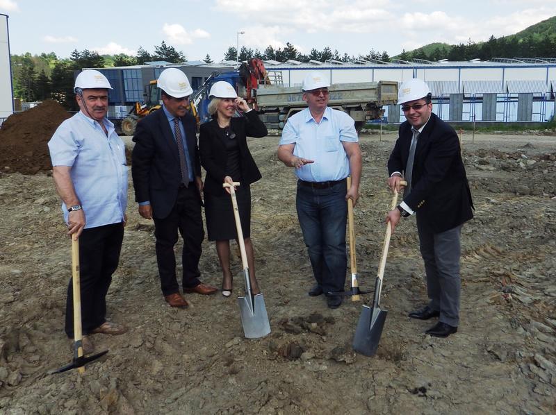  Заместник-министър Нанков: Трябва да се гордеем с индустриалци, които реинвестират всяка година и осигуряват работни места - 1