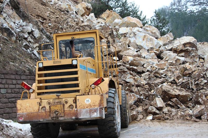  Министър Лиляна Павлова  пое лично координацията по разчистване на огромното свлачище, блокирало пътя Смолян- Асеновград - 20