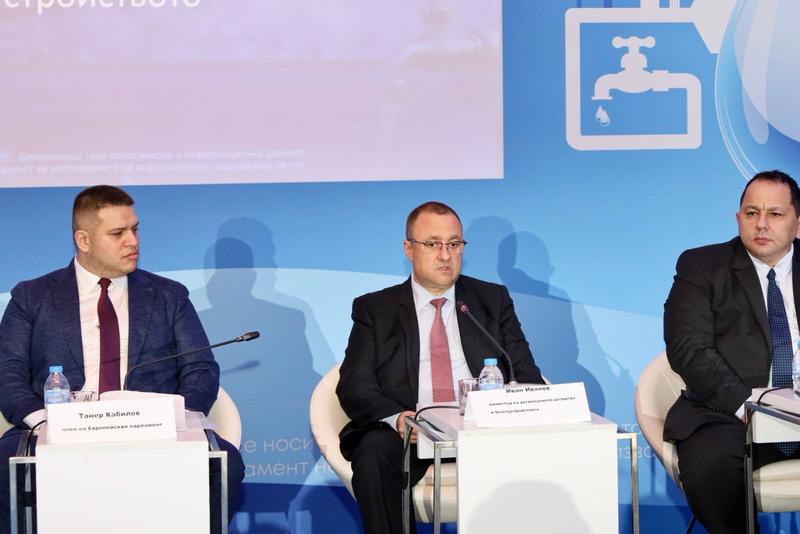 Министър Иван Иванов и председателят на регионалната комисия Николай Нанков поискаха ВиК операторите да не повишават цената на водата - 1