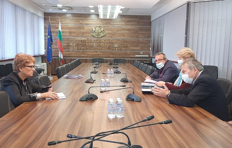 Министър Комитова обсъди възможности за финансиране на ВиК проект с кмета на Копривщица Бойка Дюлгярова