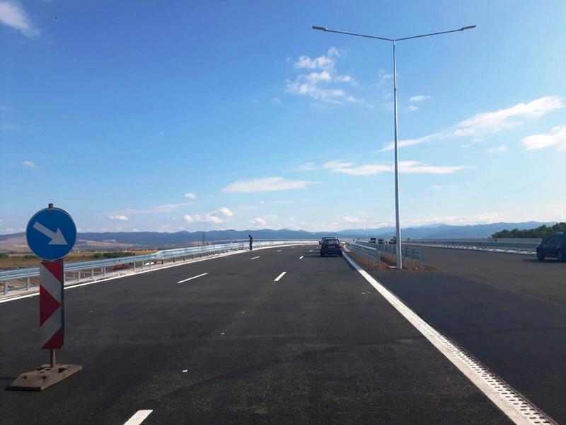 Министър Лиляна Павлова: От днес се пуска за движение двупосочно в едното платно участък 2 от Западната дъга на Софийския околовръстен път - 17