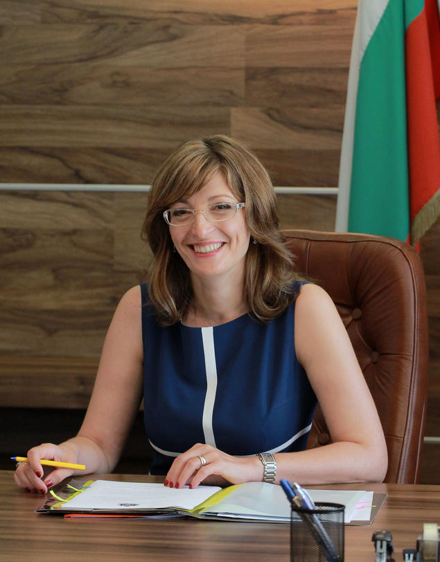  Екатерина Захариева, вицепремиер: Дупката в енергетиката вече гони три милиарда 