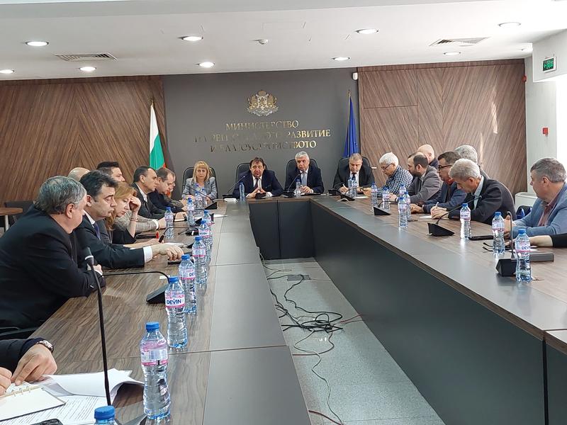 Министър Шишков проведе съвместна работна среща с Асоциацията на българските застрахователи и пътния сектор - 1