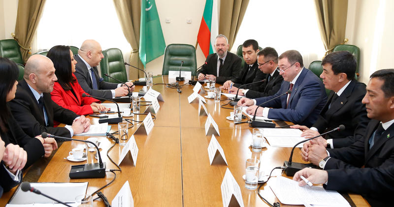  Министър Павлова и заместник-председателят на Кабинета на министрите на Туркменистан Шамухаммет Дурдылыев се запознаха с възможностите за производство на елементи за строителството - 12