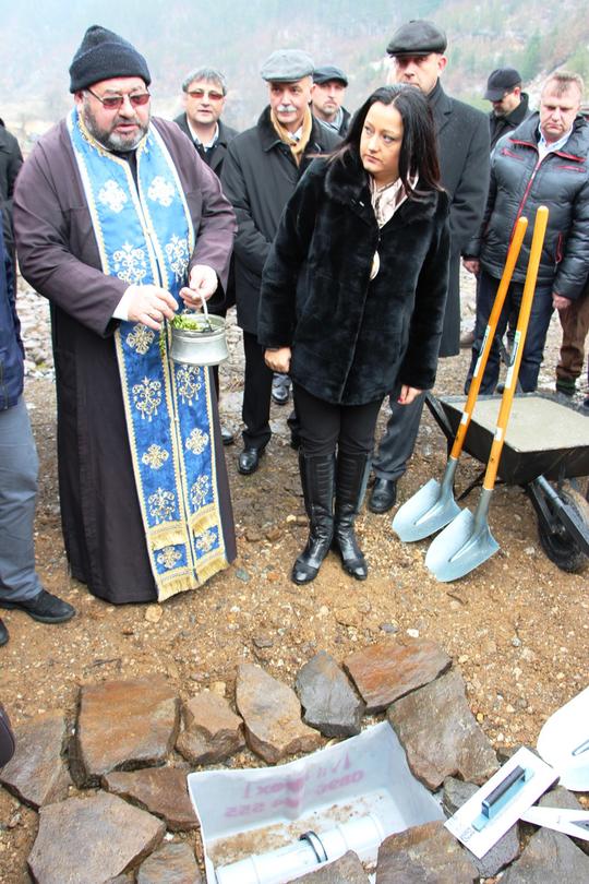 Министър Лиляна Павлова положи капсула на времето при възобновяване на строителството на яз. 