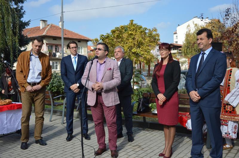 Министър Лиляна Павлова откри в Пазарджик един от най-големите санирани блокове със средства от Националната програма за енергийна ефективност  - 12