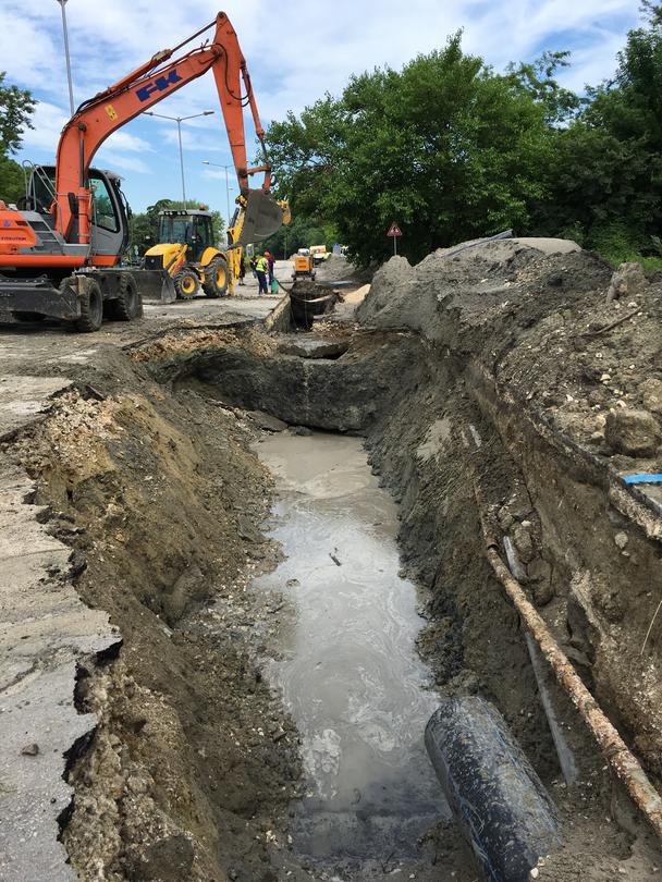 Министър Павлова и кметът на Варна Иван Портних инспектираха реконструкцията на клон от главния водопровод на Варна - 3