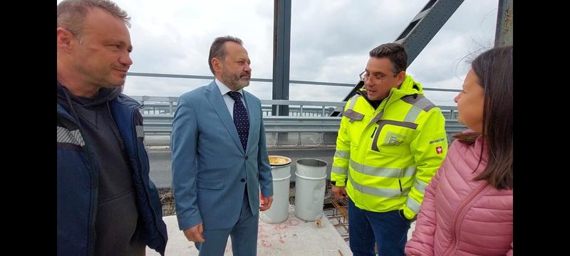 Министър Найденов провери напредъка в основния ремонт на Дунав мост при Русе