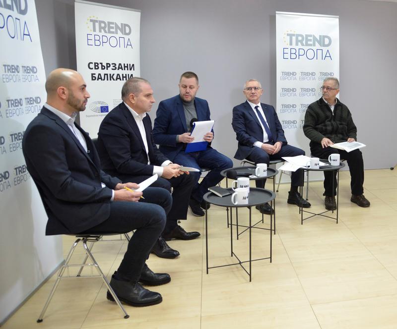 Вицепремиерът Караджов: Разработваме идеен проект за тунел при Прохода на Републиката