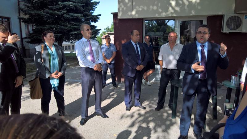 Министър Нанков присъства на откриването на саниран жилищен блок в град Левски - 3