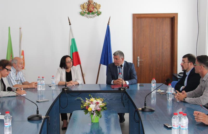Министър Цеков проведе работна среща с областния управител Гергана Цонева