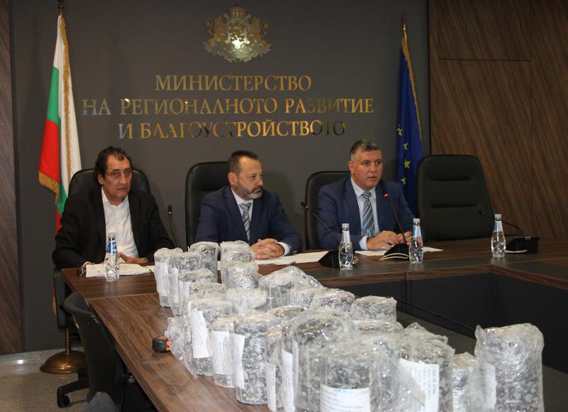 Министър Цеков: Първата инспекция на пътища в гаранция установи отклонения от качеството при над 50% от участъците