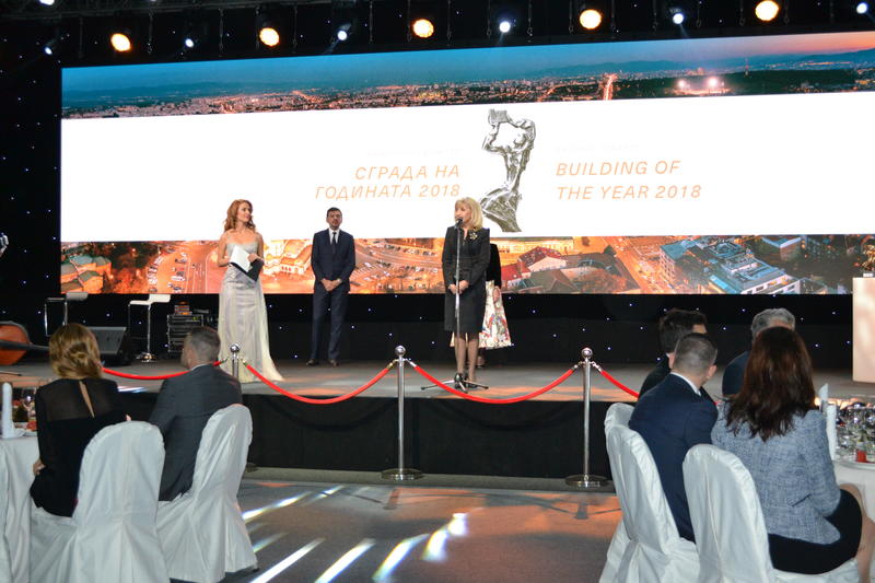 Министър Аврамова отличи Образователно-спортен  комплекс Лозенец с наградата „Сграда на годината“