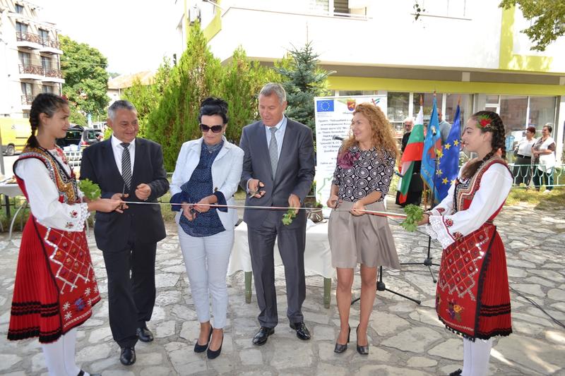 Зам.-министър Николова: МРРБ инвестира над 660 млн. лв. от ОП „Региони в растеж“ в енергийна ефективност на многофамилни и обществени сгради