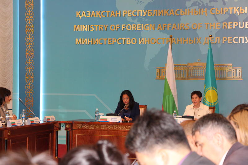  Лиляна Павлова: Провеждането на заседание на Междуправителствената комисия е от особена важност за развиването на търговско-икономическите отношения между България и Казахстан - 9