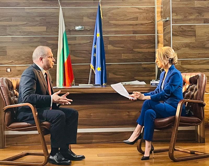 Вицепремиерът Караджов: Договорите за текущ ремонт са законни, но възлагането по тях е надвишено четири пъти